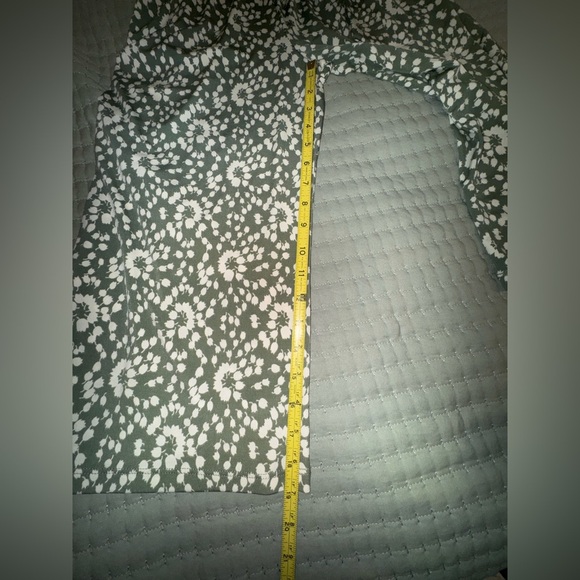 Kaileigh Green and White faux Wrap-Style crop Jumpsuit. Size Small P. Worn once - Picture 5 of 16